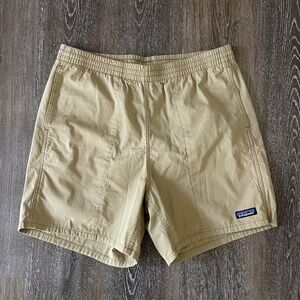 Patagonia Men's Size Large Tan Funhoggers Shorts Outdoor Hiking NWT